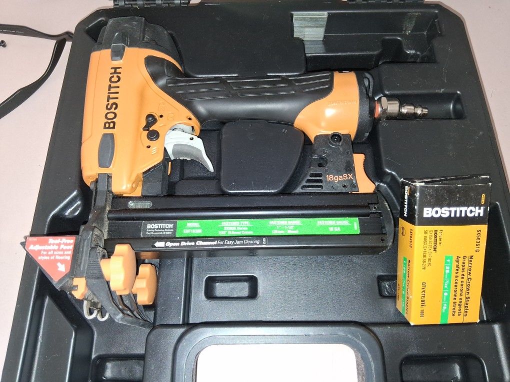 Staple Gun In New Condition Works Perfect $59