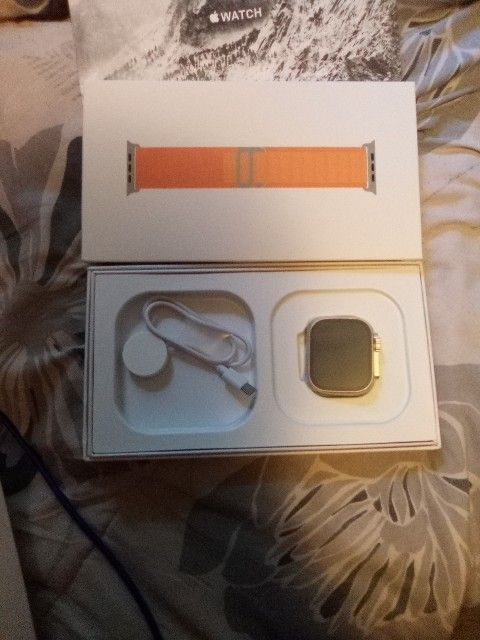 Apple Watch ( Brand New )