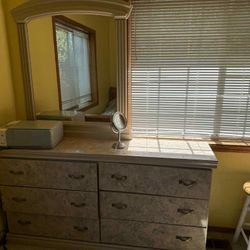 6 Drawer Dressor With Mirror 