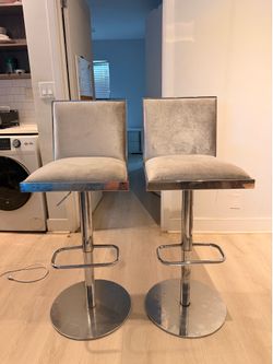 Set of 2 Modern Adjustable Bar Stools – Chrome & Gray Upholstered