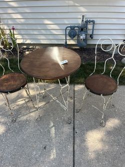 Antique sweetheart/soda table and chairs