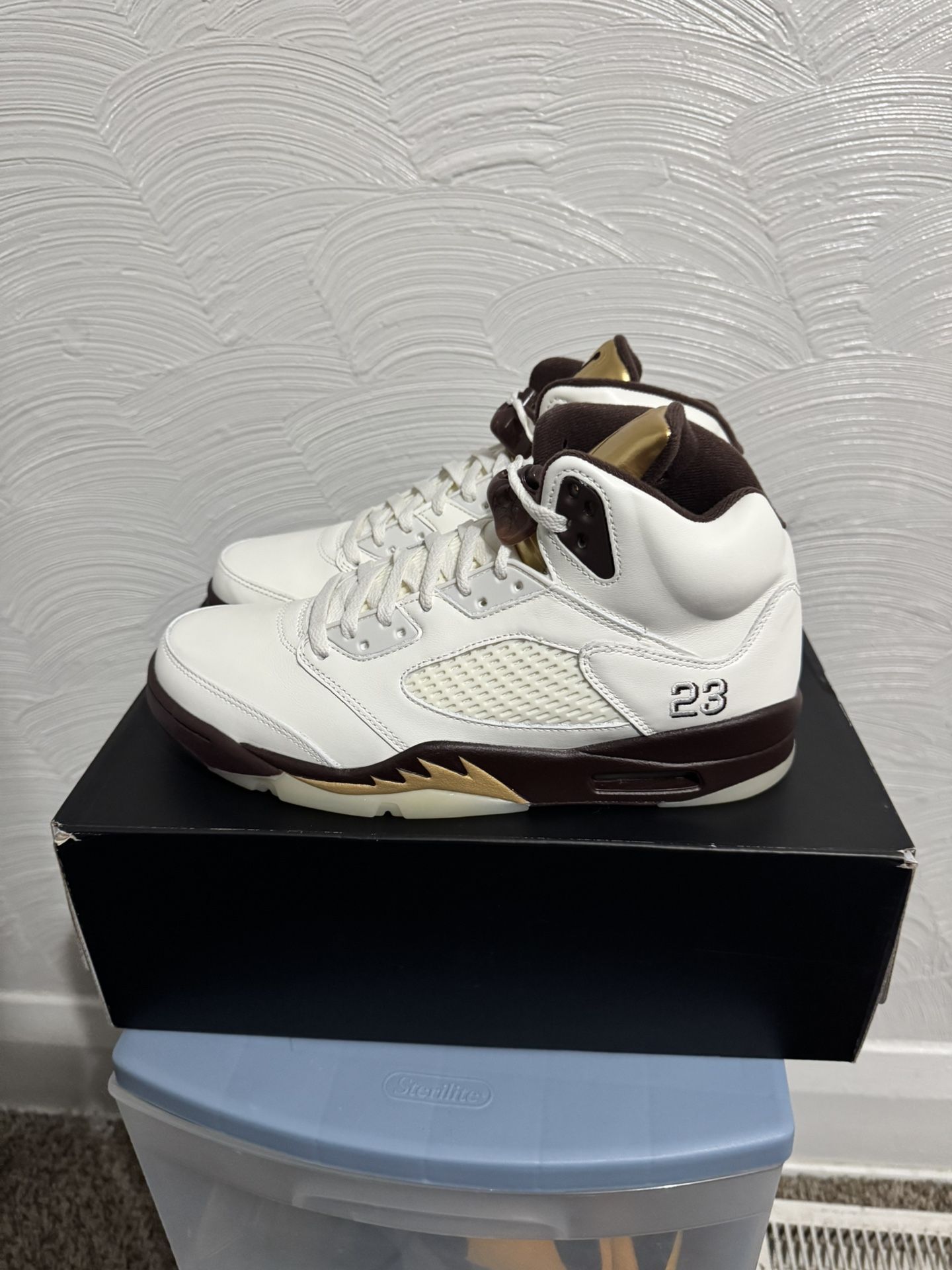 Air Jordan Retro 5 Golden Ticket