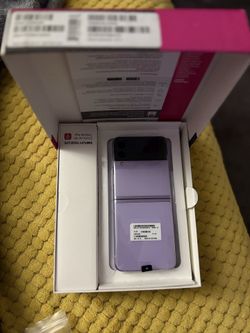 Samsung Galaxy Z Flip3 5G SM-F711U 128GB