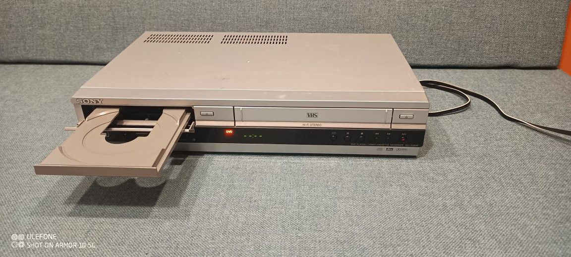 Sony SLV-D360P
CD,DVD,CDR,MP3...VHS Player Combo