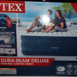 Intex Dura-Beam 24″ Pillowtop Air Mattress, with Built-in Pump