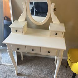 White Vanity Stand With Drawers
