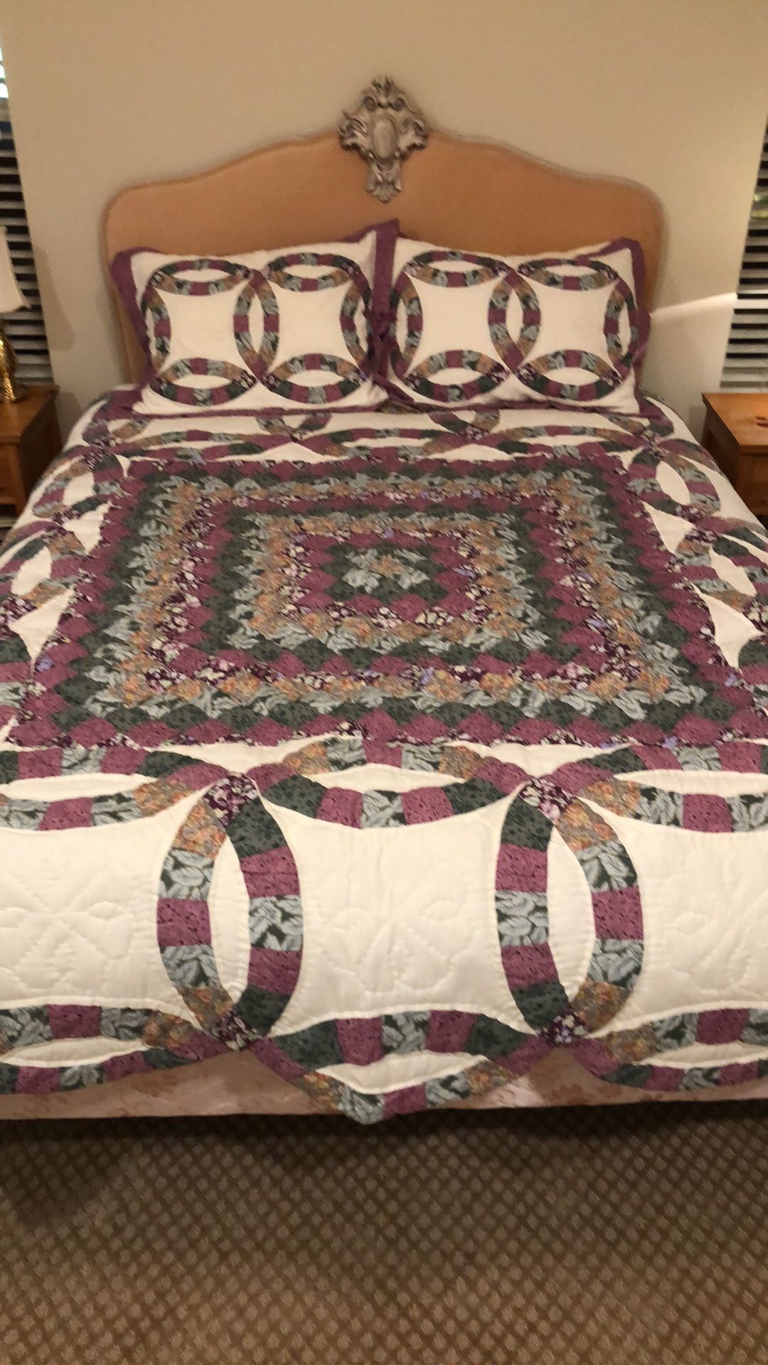 Queen quilt and 2 Pillow Shams