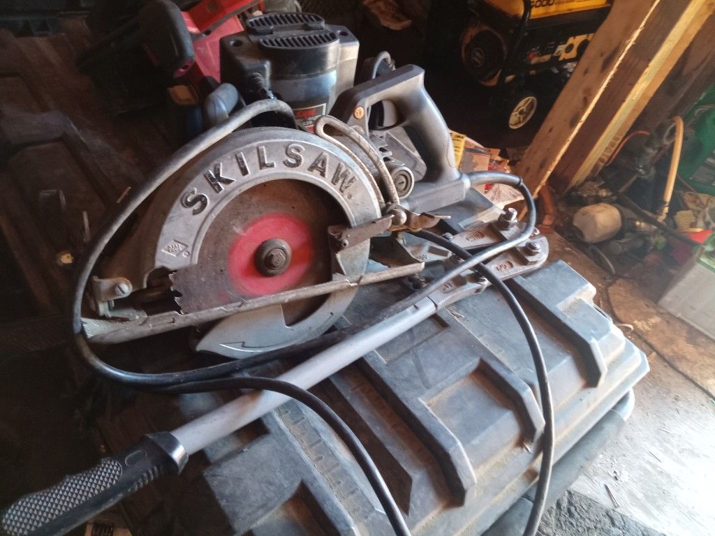Worm Drive Skill Saw