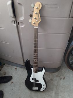 Bass guitar good condition