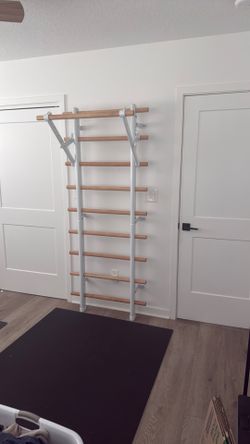 Swedish ladder with pull-up bar attachment