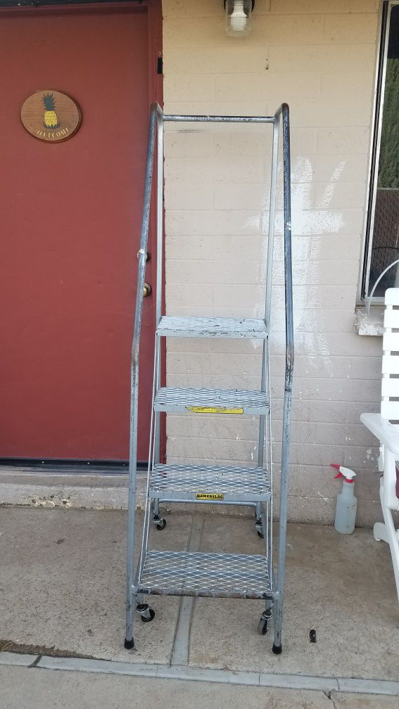 Hamerslag Rolling 4-Step Safety Ladder
