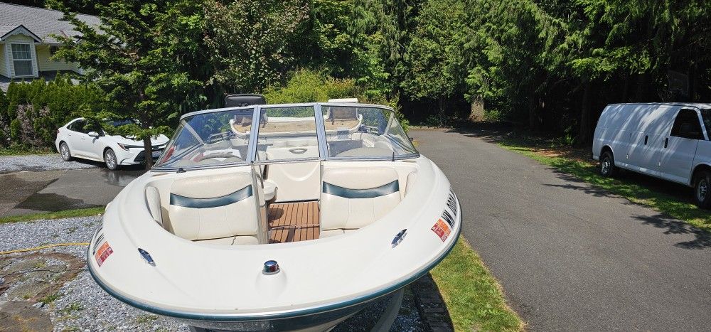 Bayliner 2002 You 357 hours. 8 Persons. 17 F Long