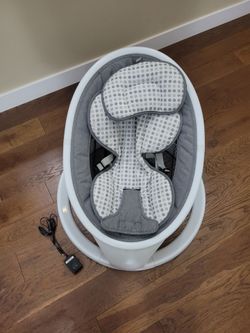 MamaRoo Baby Swing with Insert