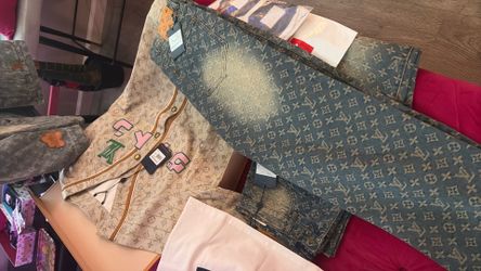 T-shirt, jeans bags