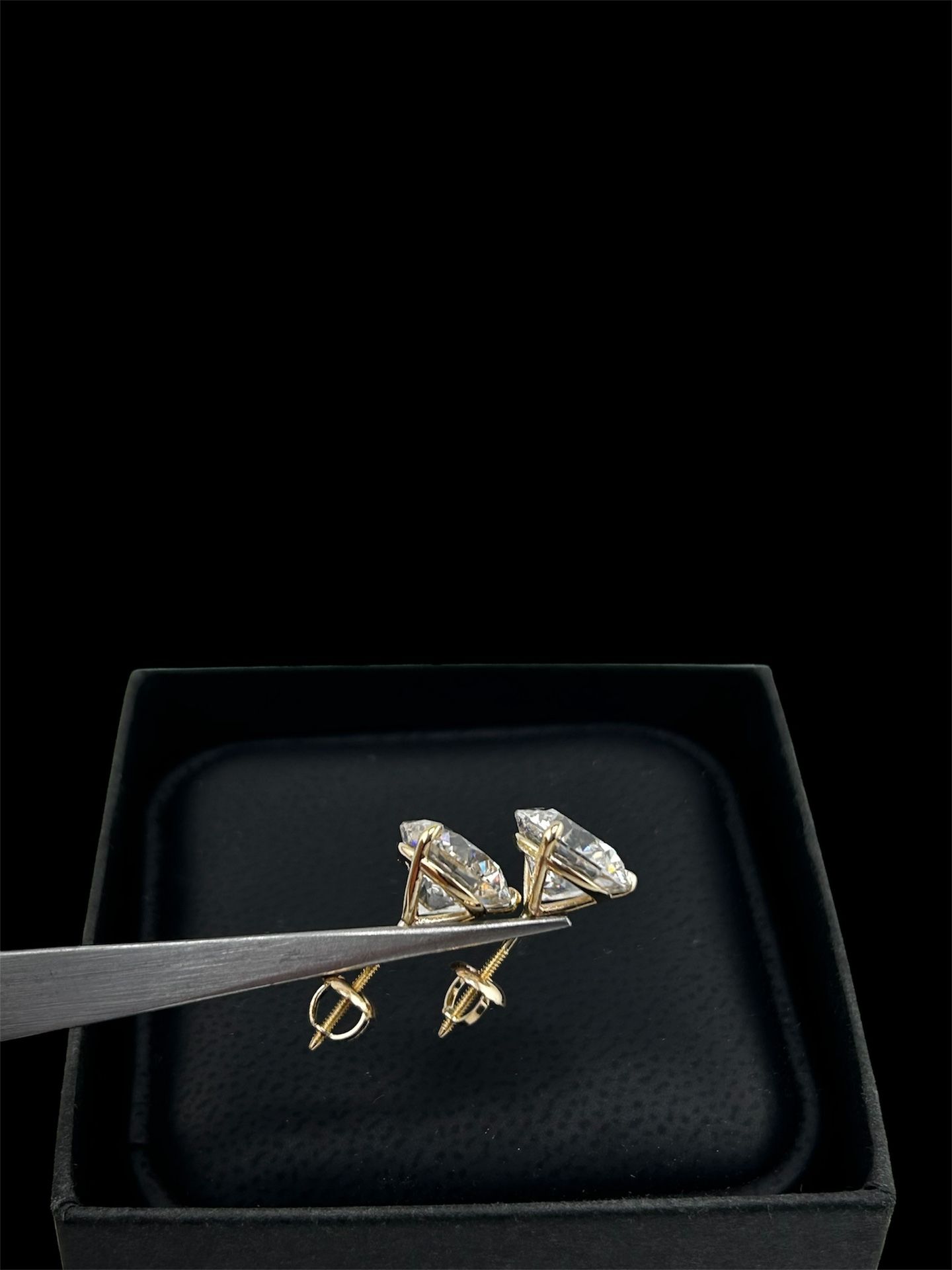Yellow Gold Diamond Studs Earring