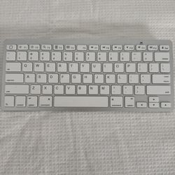 Omoton white Metallic Wireless Bluetooth Keyboard KB066  White Keys 