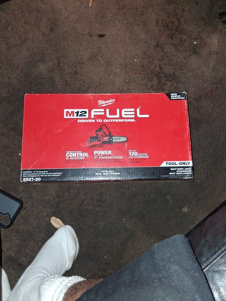 Milwaukee Powered Chainsaw Tool Only needs Battery