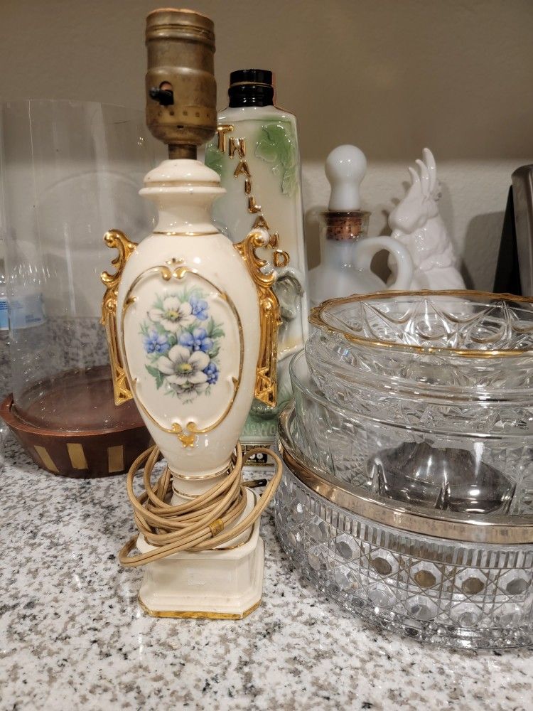 Vintage Italian 22k Gold Porcelain Victorian Lamp Or Thailand Decanter