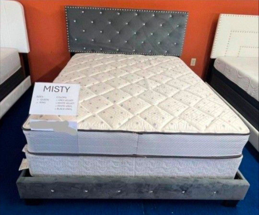 Queen Size Bed Frame New Gray Bed Frame // Cama Nueva Gris Velvet Upholstery 