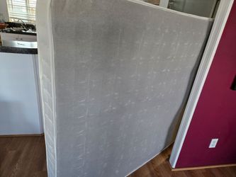 Queen mattress 45 dlls