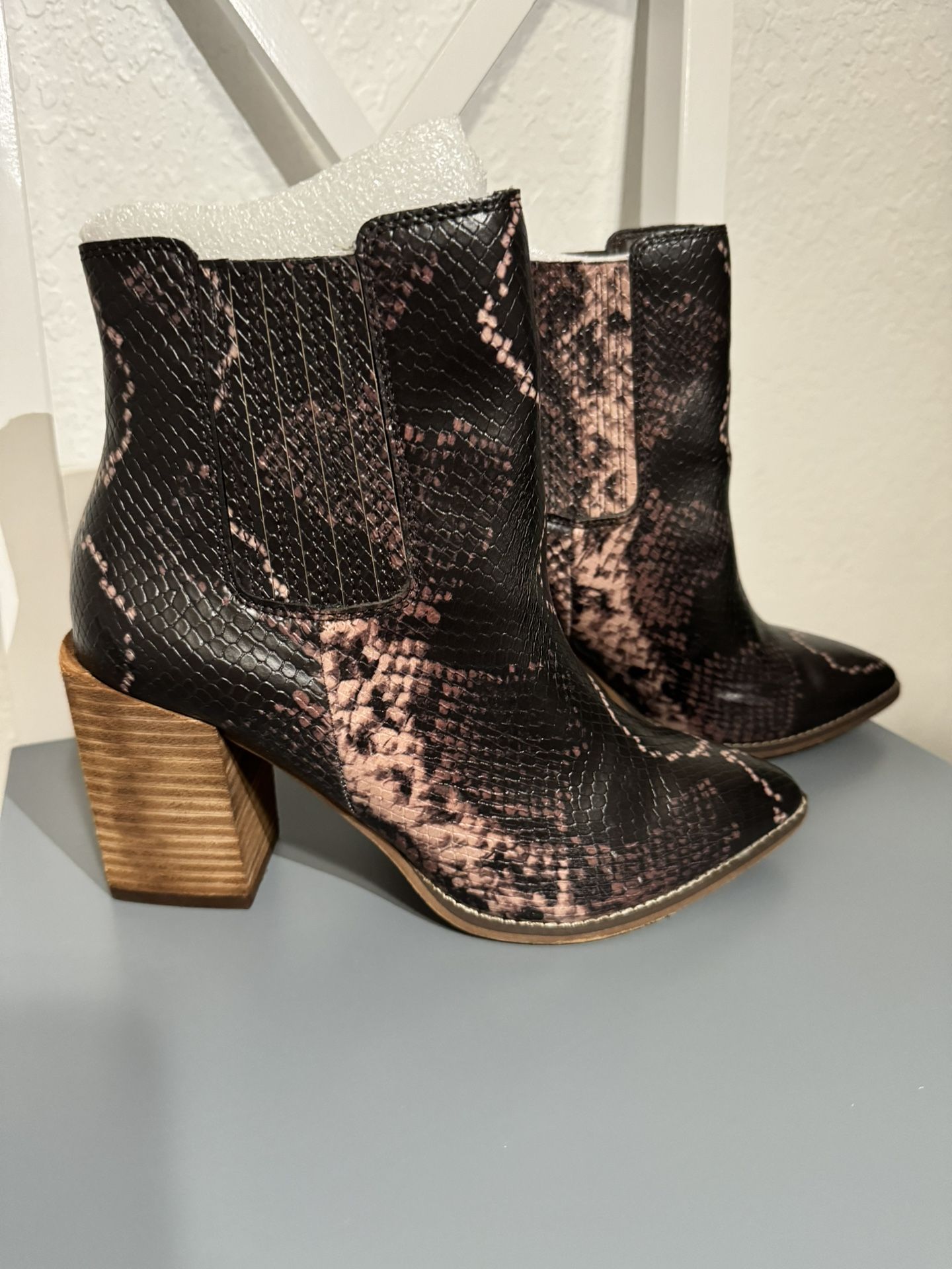 Steve Madden Acton Chelsea Boot