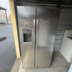 Stainless Steel 25 Cubic Feet Side By Side Refrigerator - Perfect As A Secondary Fridge 