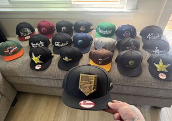  Hats  Snap Back / Strap Back 