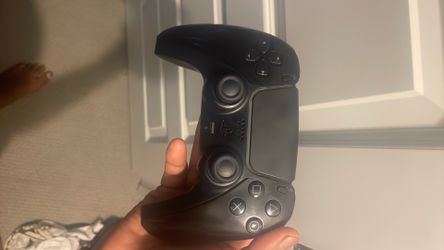 black ps5 controller