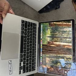 MAC BOOK AIR 2020 (gently used)
