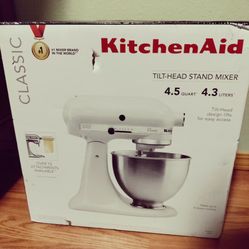 4.5 Quart KitchenAid Classic tilt head Stand Mixer 