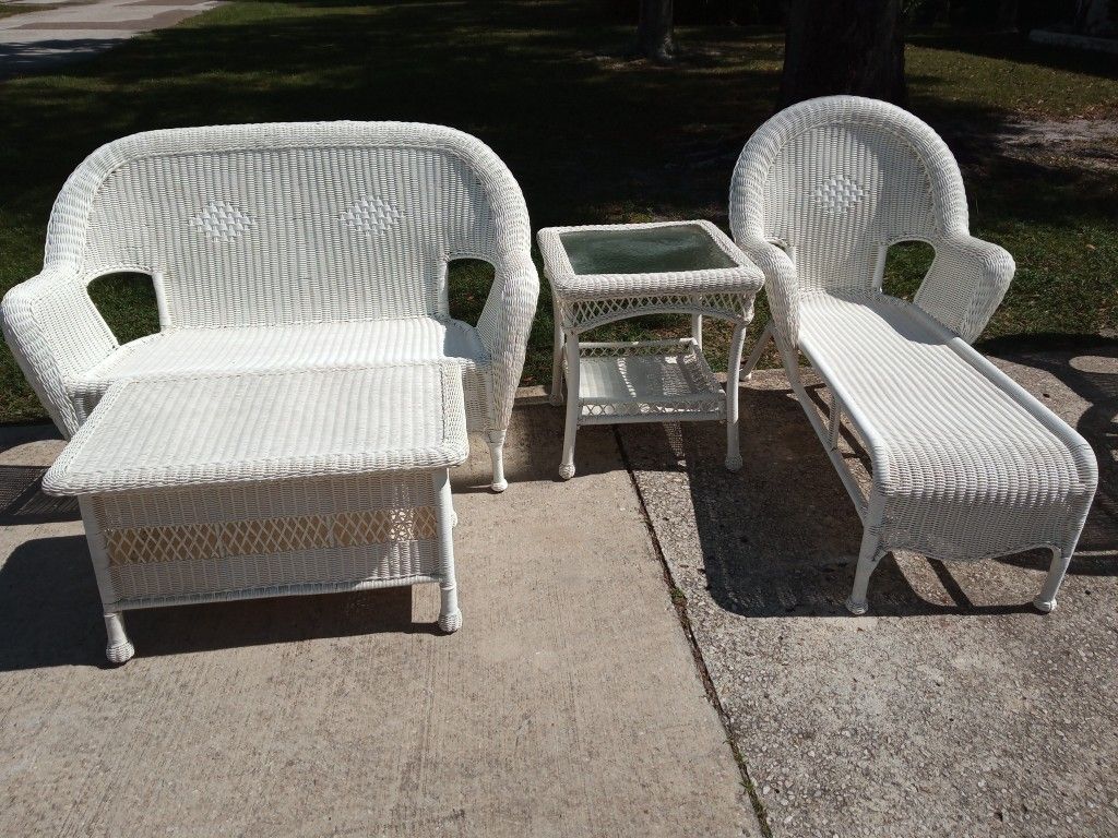 Hampton Bay Out door Resin patio set