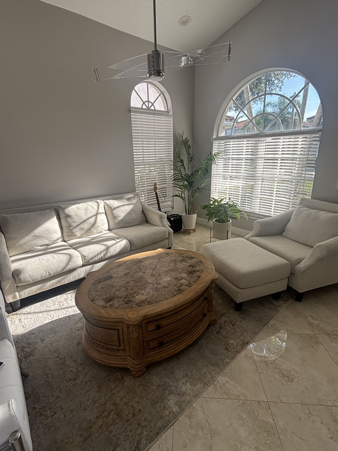 4 Piece Couch And Table 