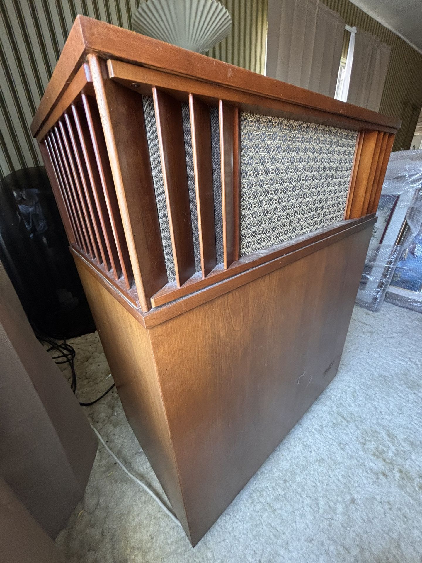 Hammond Tone cabinet 