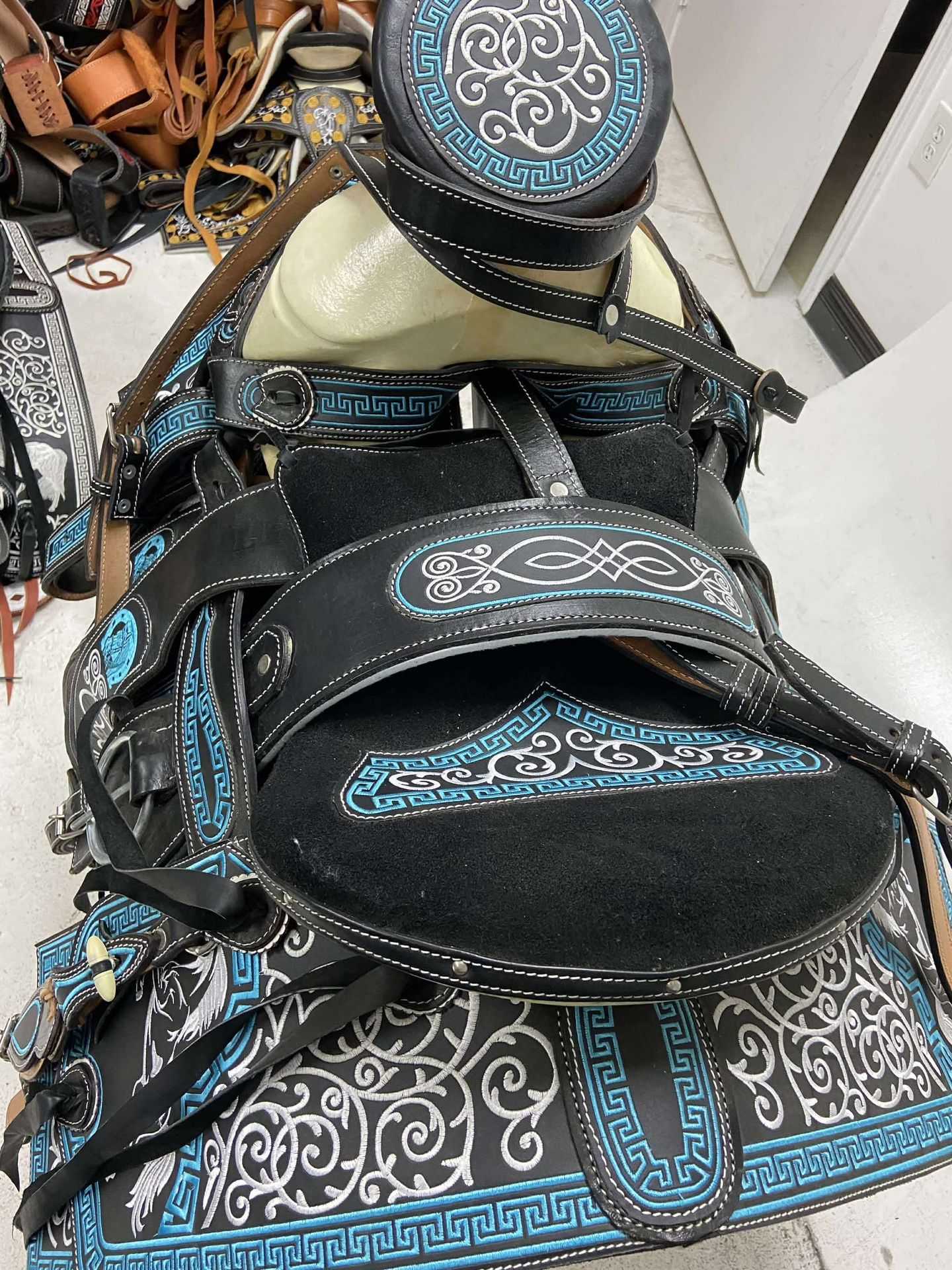 Nuevas monturas Charras bordadas con fiste amplio