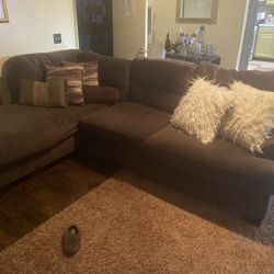 2 Pc Sectional Well Kept 