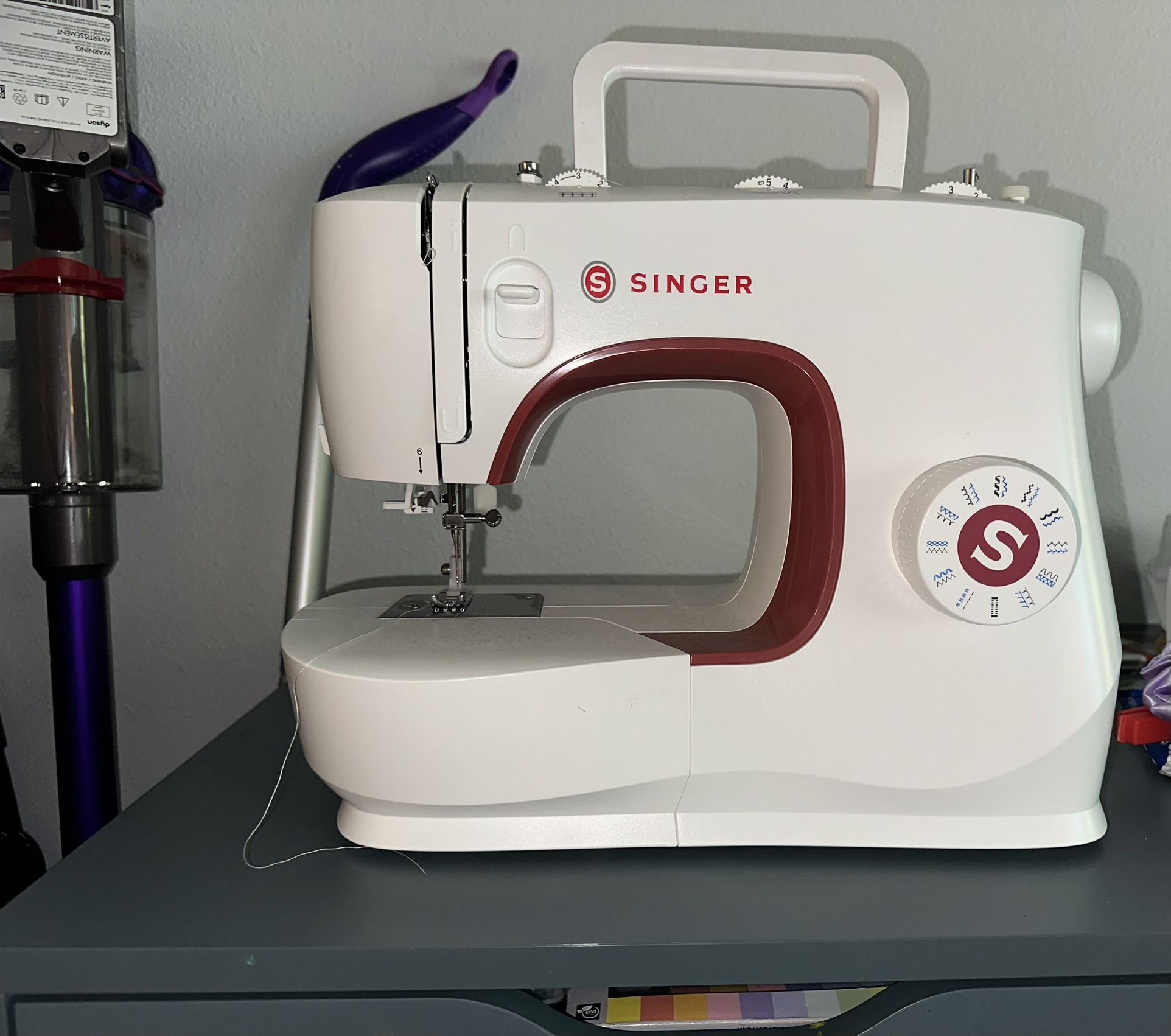SINGER MX231 Lightweight & Portable Sewing Machine with Accessory Kit & Foot Pedal
