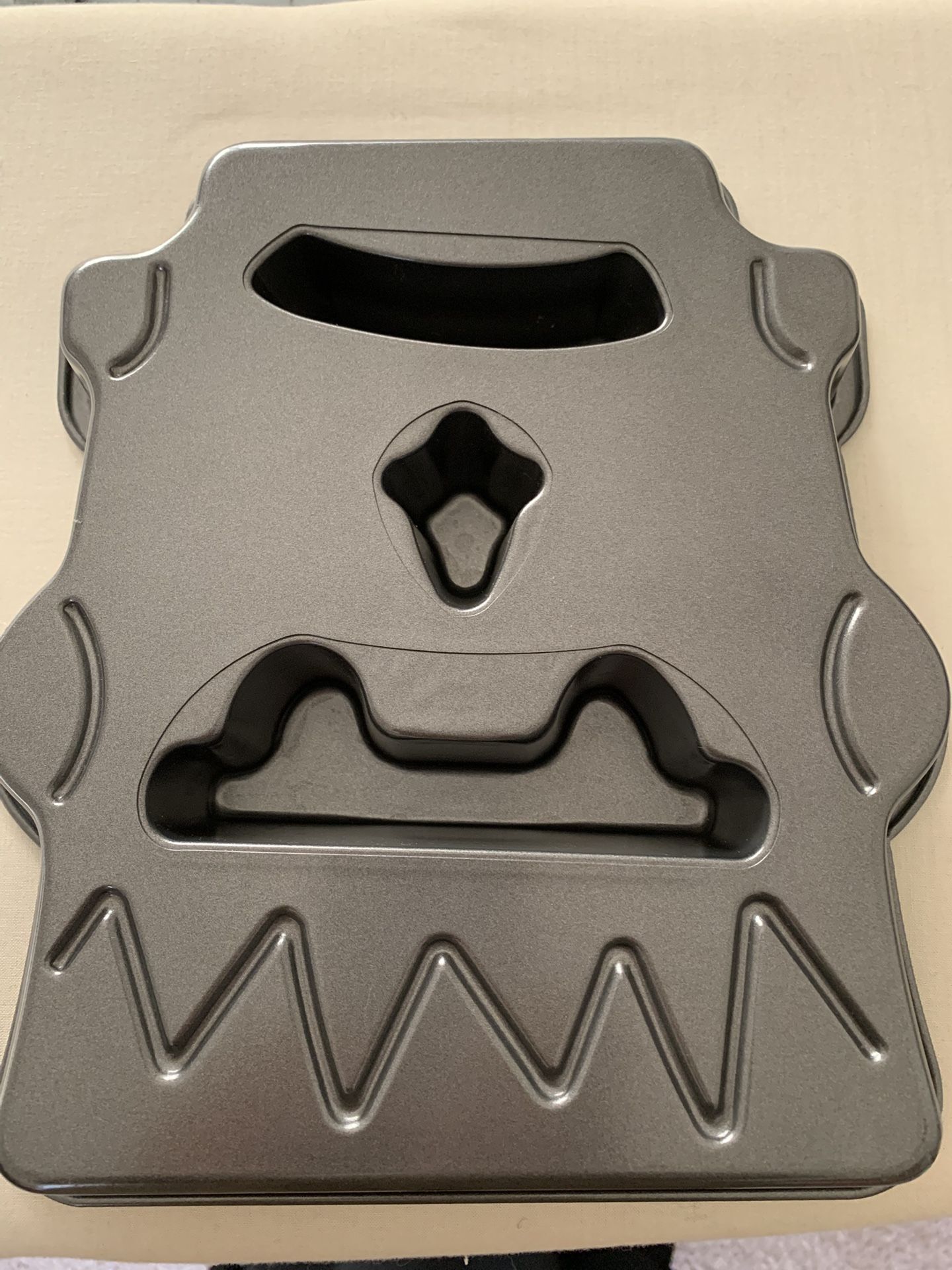 New Halloween Baking Pan And Car Shape Baking Pan Available 95134