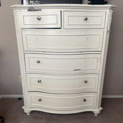 White Wood  6 Drawer Dresser