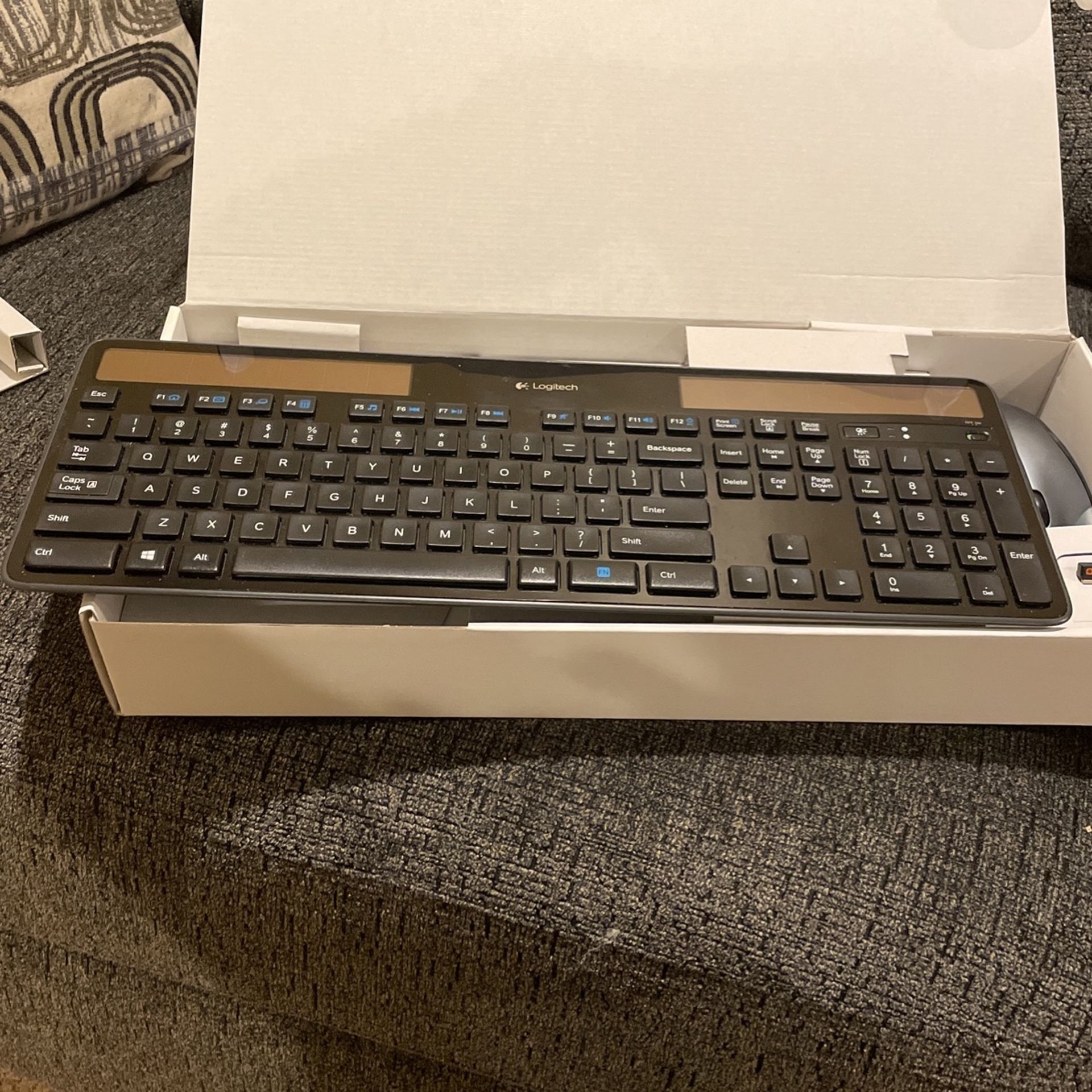 Solar MK750 Logitech Keyboard And Wireless USB Mouse