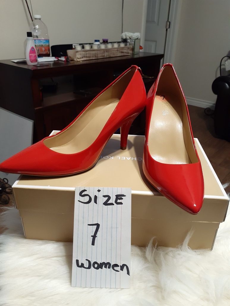 MICHAEL KORS SIZE 7