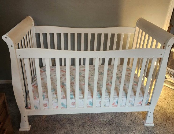 Wooden Baby Crib & Mattress