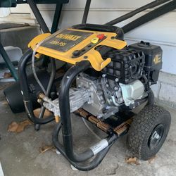 Pressure Washer And a lot of accessories 