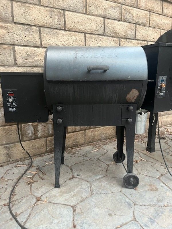TRAEGER WORKS LIKE NEW