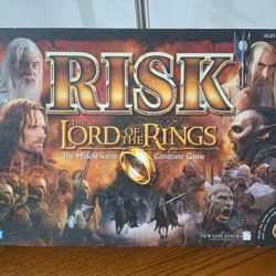 Like New! RISK Lord of The Rings The Middle Earth Conquest Game Is Complete 2002 