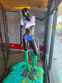 2 mannequins for sale EVERYTHING MUST GO!!!!