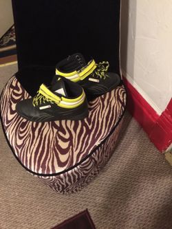 Size 4.5 y