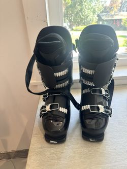 JR DOBERMANN 60 SKI BOOT/BLACK