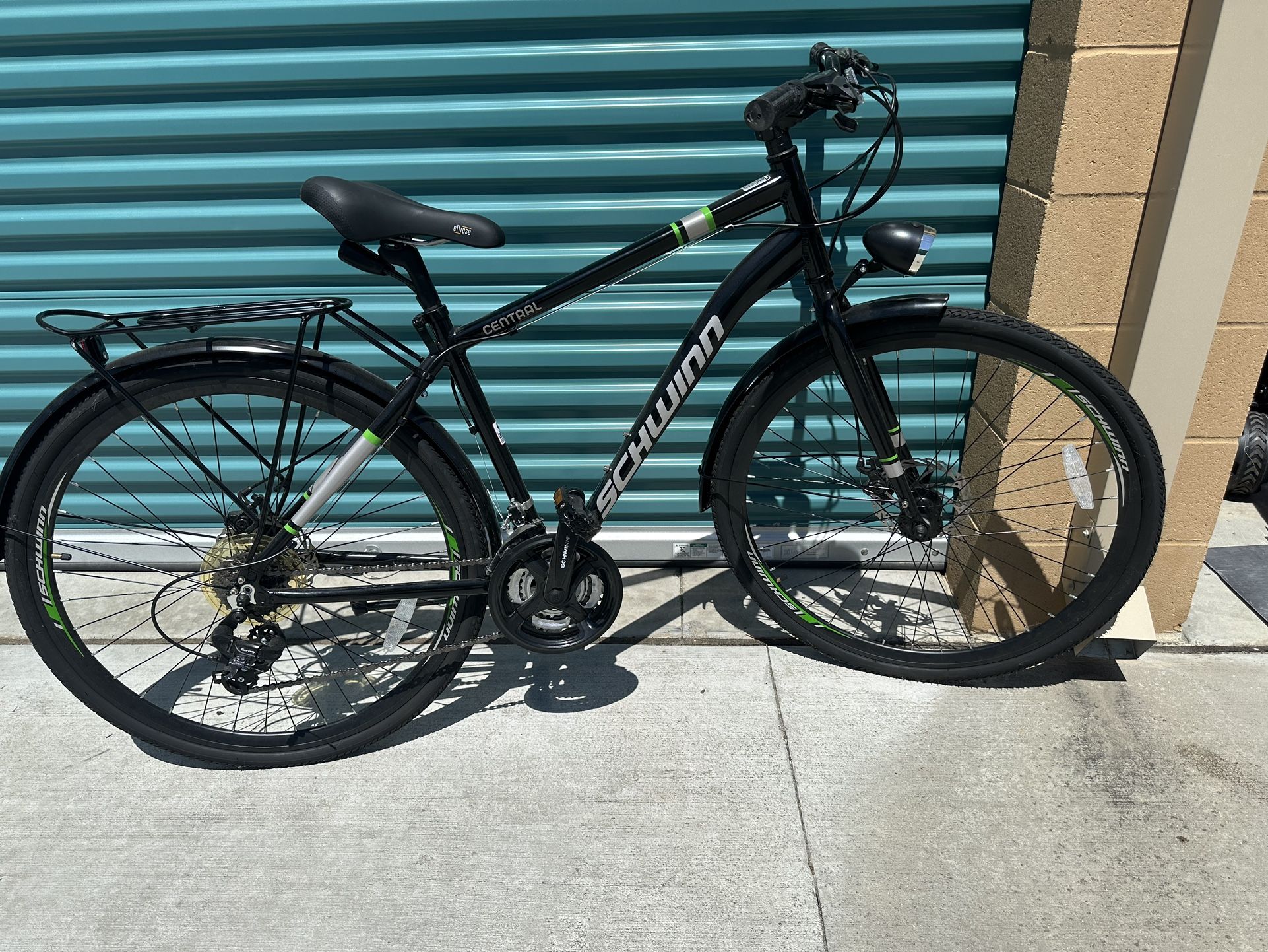 Schwinn Men's 700c Central Commuter Bike