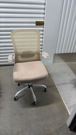 Beige Mesh Back Office Chair
