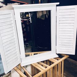 Box Shadow Mirror (white)